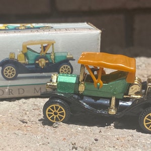 Replica Model T - Vintage - 2001 - Readers Digest - Toy - 1910 Ford Model T Replica