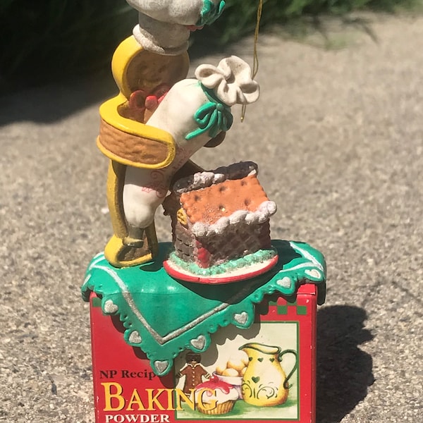 Vintage - 1998 - Gingerbread Man Chef - Building Gingerbread House - On Top of Baking Powder Box - Lustre Fame Ltd. Christmas Tree Ornament