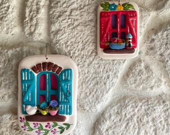 Adorno de pared de cerámica hecho a mano para ventana, terracota pintada única