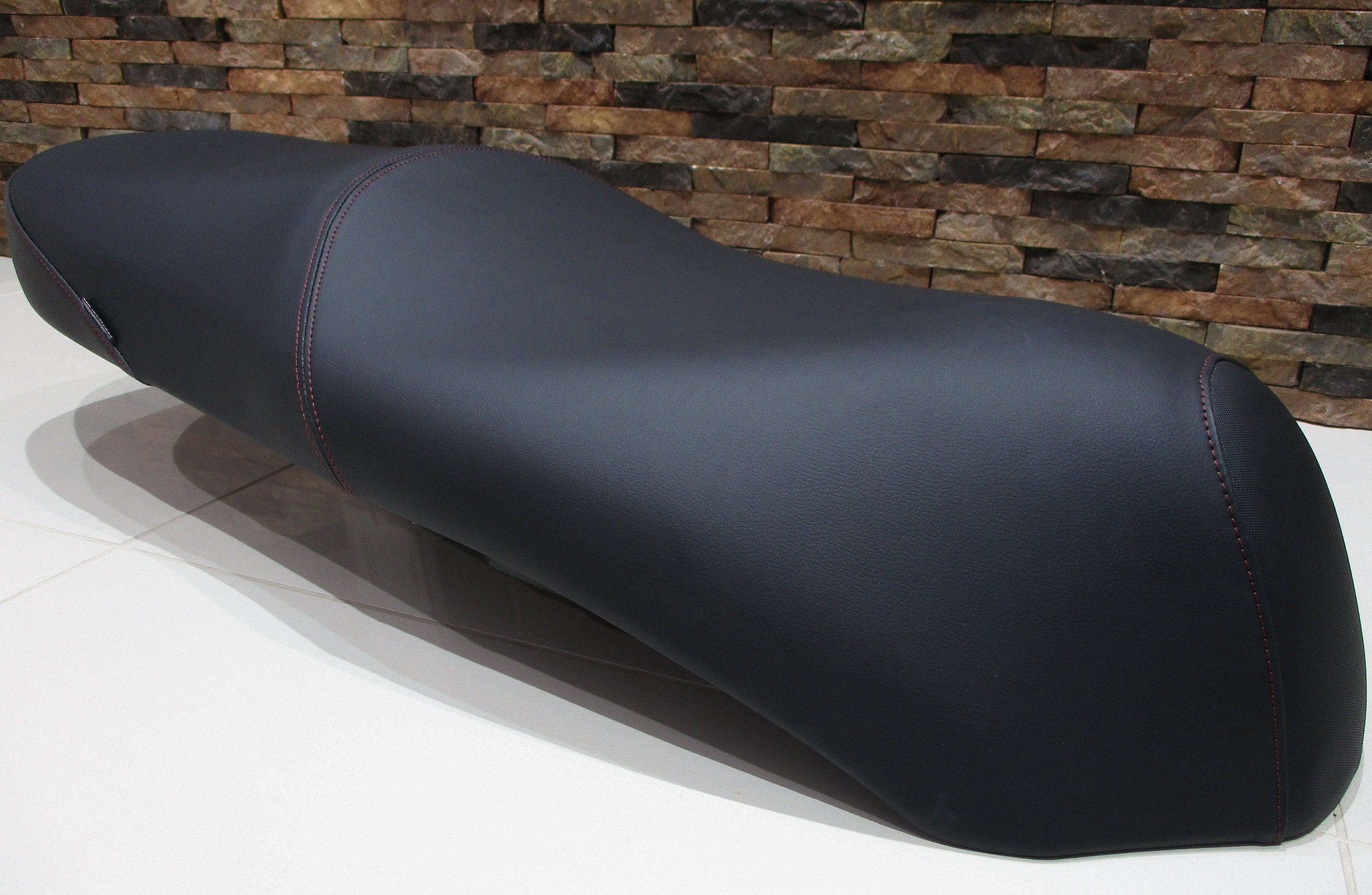 Housse de selle Husqvarna TC / FC / TE / FE - Grise / Noire 50 65 85 Housse de selle Husqvarna TC / FC / TE / FE - Grise / Noire 50 65 85