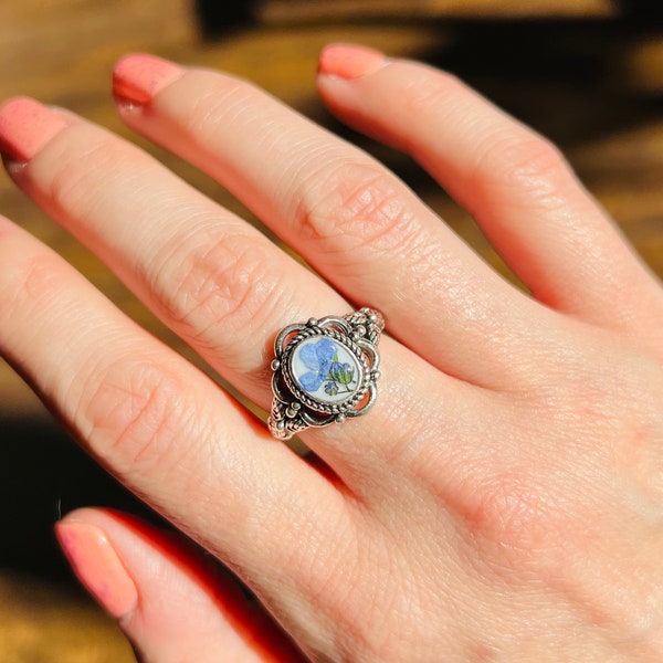 Real dried flower silver ring, real forget me not flowers, handmade botanical ring, antique style ring, forged me nots in resin