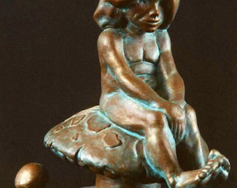 Bronze patinierte Terrakotta mit dem Titel „Der Elf“