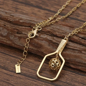 Collar con colgante de paleta de oro de Pickleball Volley en cadena con clip