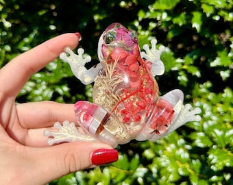 Resin Frosch Skulptur: Handgefertigte Blumenkonservierungskunst