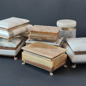 Portagioie in marmo, portaoggetti antico, scatola in marmo vintage, vecchia scatola in pietra solida, scatola in onice retrò, gambe di leone in marmo bianco, regalo unico per donna