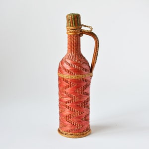 Vintage Wicker Wrapped Bottle Wine, Demijohn with Handle, Wicker cap, Hand-knitted Bottle with Colored Threads, Demijohn Rustic Decor 1980s.