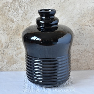 Jarrón de cristal negro de mediados de siglo, florero de cristal de arte moderno, decoración gótica negra de ónix para el hogar para estante, decoración de academia oscura, flores secas acentuadas