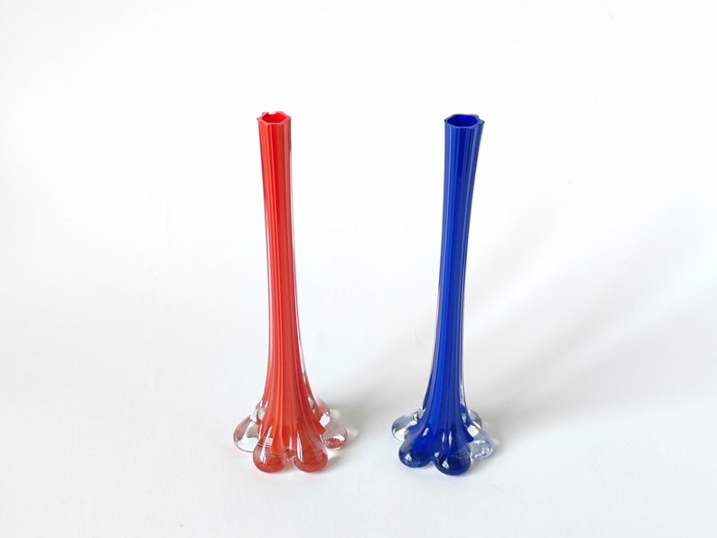 Vintage Vase Flowers, Retro Table Centerpiece Decor 80s Glass Vase Tall 8", Red and Blue Color Blown Glass Vase, Mom's Gift Decorative Vase 1980s