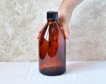 1960年代のヴィンテージ薬瓶 – 蓋付き大型ガラス製薬瓶 #4 - Etsy 日本 1960年代のヴィンテージ薬瓶 – 蓋付き大型ガラス製薬瓶 #4 - Etsy 日本