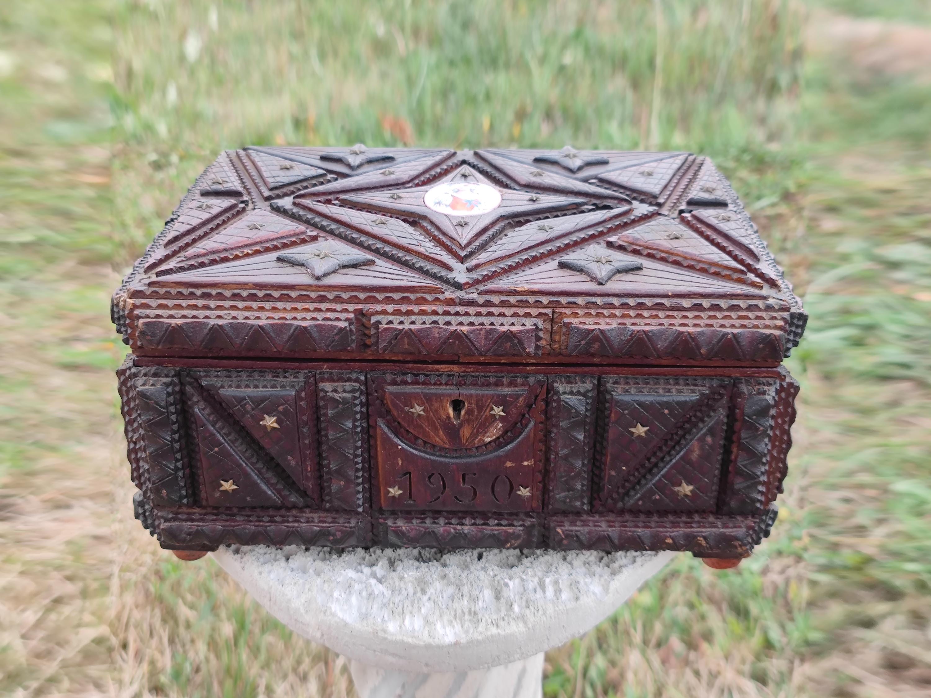 ​ドラム缶remakeBOX レッド＆OSB合板仕上げ！インダストリアルアート Tramp Art Box Antique Carved Wood, Vintage Memory Box, French Folk