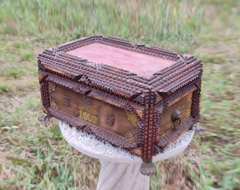 Sale ヴィンテージ アンティークPT 1DR 1Dキャビネット　昭和レトロ Tramp Art Box Antique Carved Wood, Vintage Memory Box, German Folk
