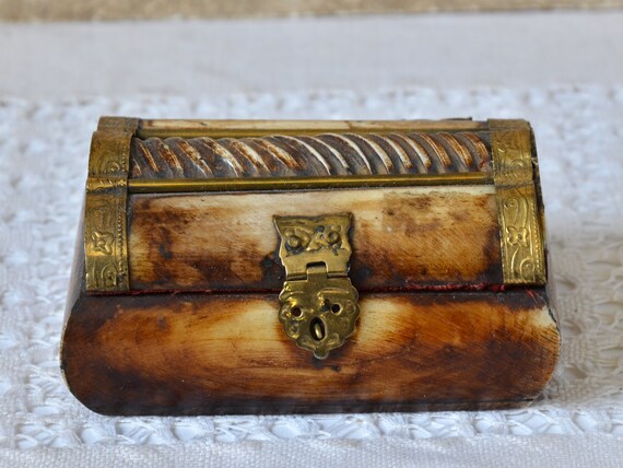 Small Jewelry Box Made of Real Horn, Handcrafted … - image 3