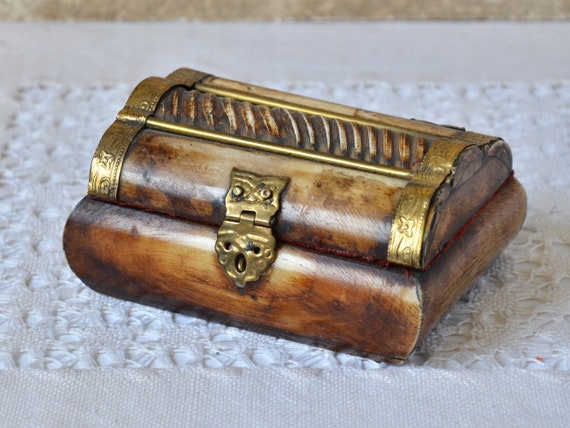 Small Jewelry Box Made of Real Horn, Handcrafted … - image 1