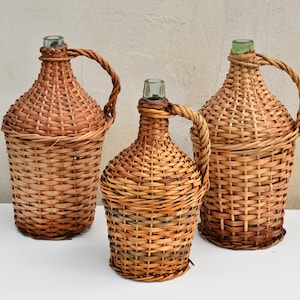 Vintage Demijohn Woven Wicker Bottle, Retro Country Decor, Old Glass Wine Bottle Wrapped in Woven Straw 1970s, Wicker Demijohn Wedding Decor