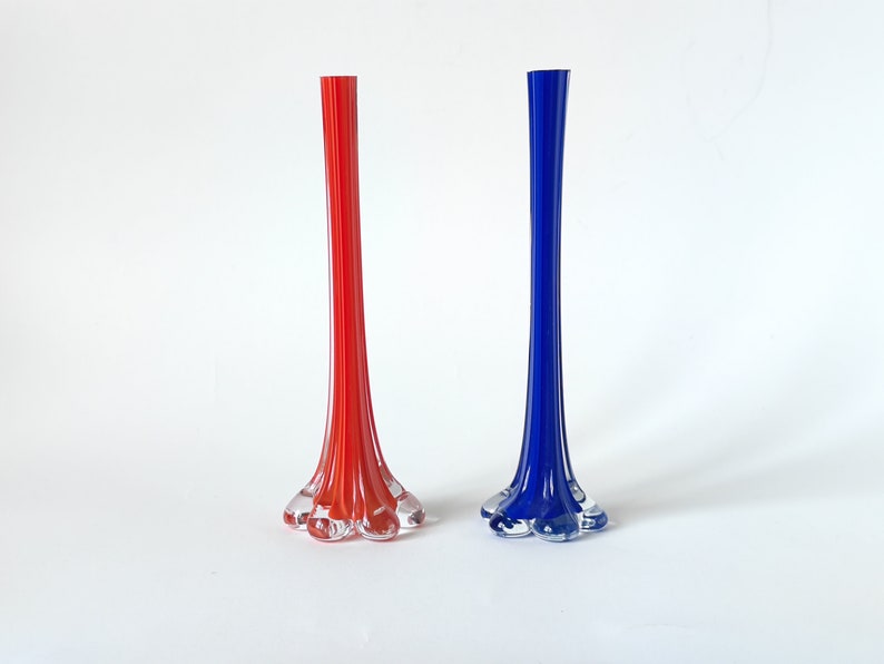 Vintage Vase Flowers, Retro Table Centerpiece Decor 80s Glass Vase Tall 8", Red and Blue Color Blown Glass Vase, Mom's Gift Decorative Vase