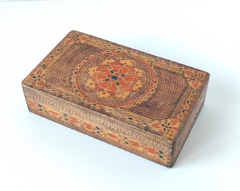 Vintage träask för pyrografi, minnesask, bulgarisk träprydnadsask, gammal souvenirask, handmålad smyckeskrin, rustik heminredning