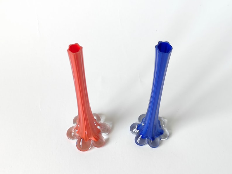 Vintage Vase Flowers, Retro Table Centerpiece Decor 80s Glass Vase Tall 8", Red and Blue Color Blown Glass Vase, Mom's Gift Decorative Vase 1980s
