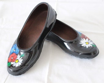 Stylish Floral Galoshes Low Top Shoes, Estonian Muhu Pattern Artistic Shoes, Hand-Painted Unique Women's Shoes, Estonian Best Garden Shoes