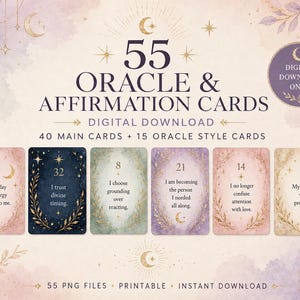 Może przedstawiać: Zestaw 55 kart wyroczni i afirmacji z niebiańskimi wzorami księżyców i gwiazd. Karty zawierają tekst, taki jak 55 ORACLE & AFFIRMATION CARDS, DIGITAL DOWNLOAD ONLY oraz poszczególne afirmacje, takie jak I trust divine timing.