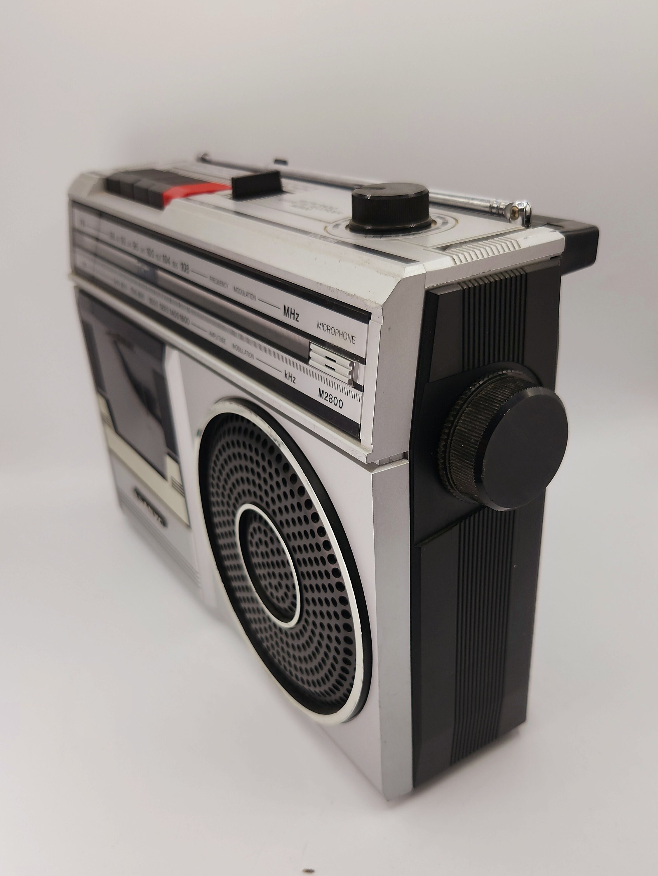 Sanyo M 9800 Portable AM FM Stereo Radio Cassette Recorder (TAPE WON'T SPIN)