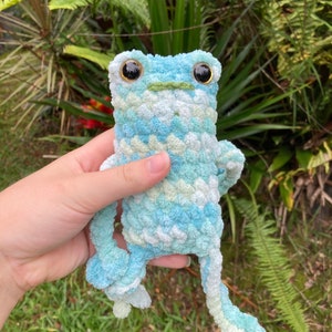 crochet leggy froggy