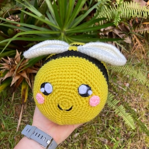Crochet Bee Pattern/crochet pattern/ crochet bee/ beginner crochet pattern/ beginner pattern.