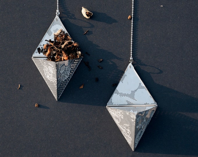 Pyramid Tea Infuser: Reusable Stainless Steel Loose Leaf Herbal Tea