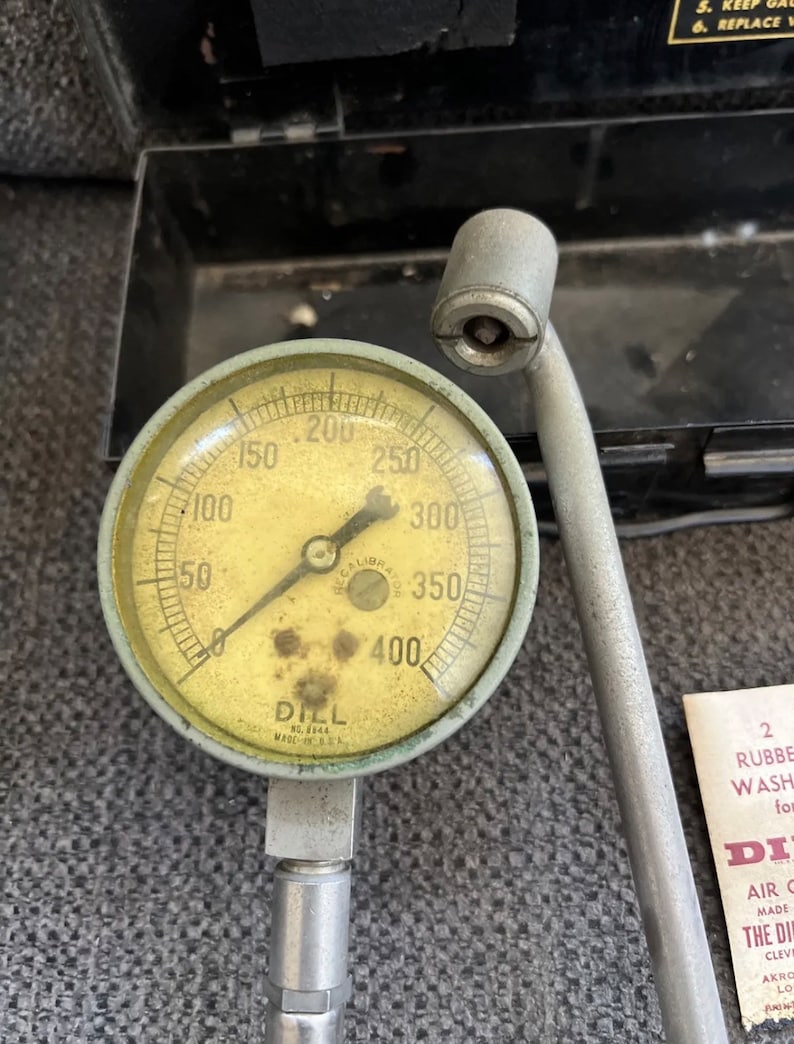 Vintage Dill 8844 Aircraft Tire Pressure Gauge Metal Box & Parts 1/1 on