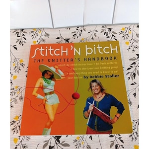 Stitch 'n Bitch: El manual de la tejedora, de Debbie Stoller, edición de bolsillo, 2004.