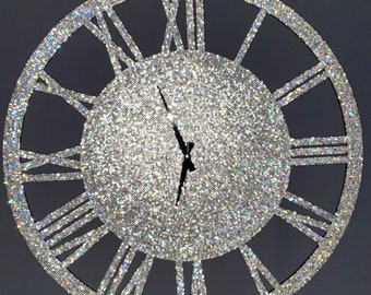 Reloj de pared con diamantes de imitación, el reloj con piedras Swarovski mide 70 cm y la base está hecha de MDF. Funciona silenciosamente.