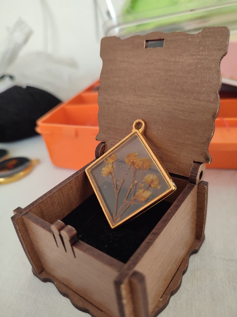 Handmade Epoxy Resin Flower Necklace Epoxy Necklace Floral Resin Gift