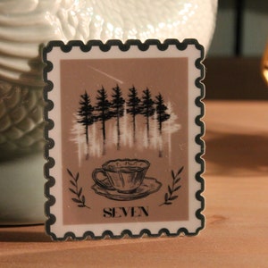Seven Leuchtsticker|Glow in the Dark Sticker|Folklorestyle|Taylor|Text| Deko|Lyriksticker|Wald|Teetasse|Postmarke|Laptopsticker|leuchtend