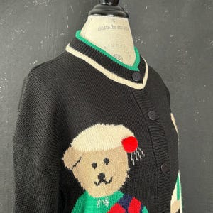 CÁRDIGAN de lana con pompón de cuento de hadas de oso, mezcla de rombos, Navidad, invierno, verde, rojo, acogedor, tejido, vintage, circo, bohemio, romántico, dibujos animados, novedad, animal, XL