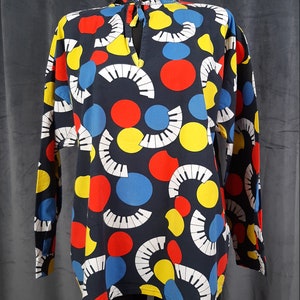 BLUZKA z lat 90. Finlandia top czerwony czarny niebieski fortepian instrument muzyka boho lata dziewięćdziesiąte rzadki pop art prawdziwy vintage modny skandynawski jasny XL 2XL