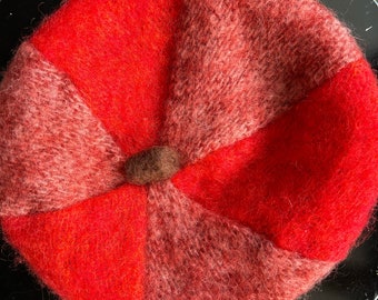 Années 70 Donegal Design mohair irlandais Irlande rouge marron laine duveteuse chapeau béret tam bonnet d'hiver bohème film vintage des années 70 tissé