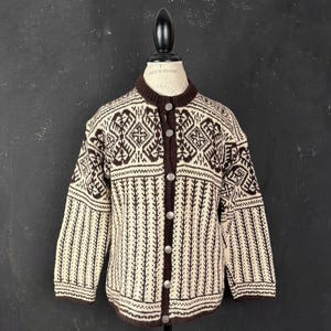 Knitted wool Norwegian CARDIGAN brown white red Scandinavian vintage cottagecore farmer winter Nordic Norge ski classic L