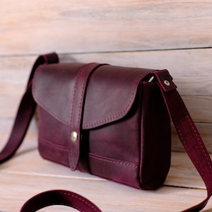 kleine Umhängetasche, Umhängetasche, Brautjungfer vegane Tasche, Ledertasche, Designer Monogramm Tasche, Hobo Weekender, personalisierte Tasche mit Reißverschluss