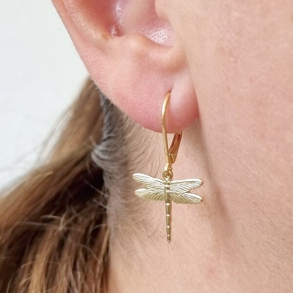 Dragonfly earrings 14 ct gold-plated, handmade in Germany // Dragonflies available exclusively at GLOWYBOX. Dragonfly height approx. 1.3 cm