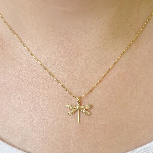 Collier Dragonfly in 14kt goud verguld aan een prachtige diamanten bolletjesketting Lengte ketting 45 cm