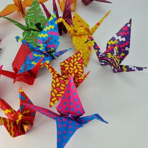 3 grues pliées à la main étiquettes cadeaux en papier néon porte-bonheur grue origami cadeau porte-bonheur Nouvel An grue en papier de vœux origami coloré