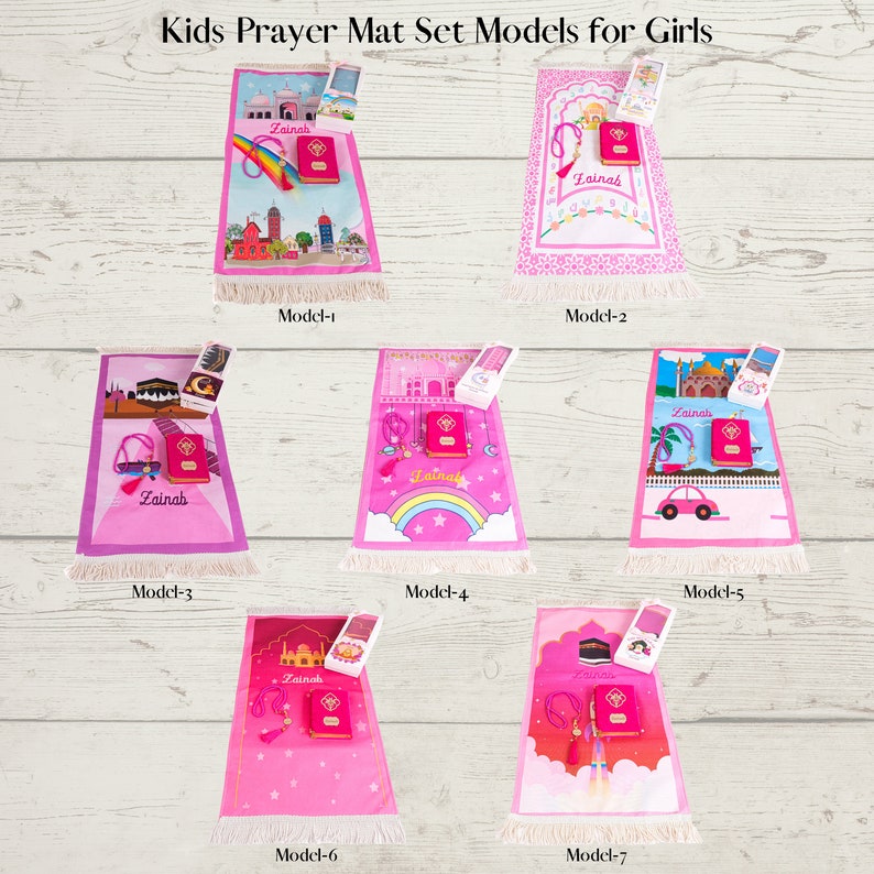 Puede incluir: Siete juegos de alfombras de oraci&oacute;n rosas diferentes para ni&ntilde;os. Cada juego incluye una alfombra de oraci&oacute;n, un peque&ntilde;o libro de oraciones y un rosario. Las alfombras de oraci&oacute;n presentan diferentes dise&ntilde;os, incluyendo una mezquita, un arco&iacute;ris y un coche. Los libros de oraciones son todos rosas y tienen el nombre "Zainab" escrito en ellos.