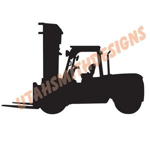 以下が含まれることがあります： 持ち上げられたマストとフォークを持つフォークリフトの黒いシルエット。フォークリフトは右を向いています。