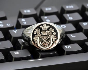 Chevalière artisanale avec armoiries : blason familial personnalisé