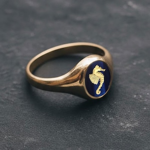 Signetring i guld med lillfingerinfattning, oval snidad lillfingersigill med ovalt band, statement i 925 sterlingsilver, gravyr i ädelsten