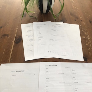 May include: A set of printable forms for tracking medical information. The forms are titled "Meine Medikationen" and "Meine Arztpraxen".