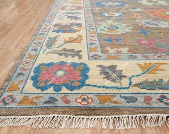 Alfombra Oushak marrón café de 8x10, alfombra beige marfil de 9x12, alfombra de lana con detalles en naranja y azul para dormitorio moderno, alfombra turca contemporánea.