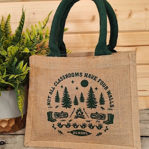 Cartable Forest | Apprentissage en plein air | Petit accessoire, sac en jute | Thème du feu de camp | Forest School Leader, cadeau pour enseignant | Retour au sac d'école