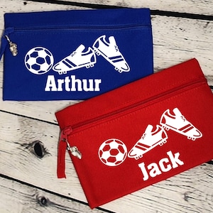 Étui à crayons de football | Sac à crayons pour chaussures de football | Supporter de football, Idées cadeaux pour Fan de football | Retour à l'école | Étui à crayons avec breloque