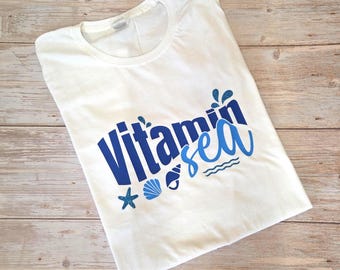 Vitamin Sea T-Shirt: Urlaub Top | Strandbekleidung | Sommer Kleidung Urlaub T-Shirt