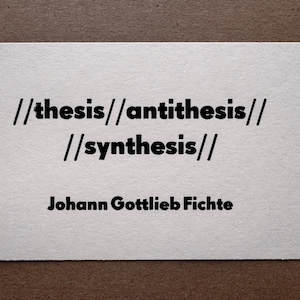 Tesi Antitesi Sintesi | Cartolina tipografica | Dialettica di Hegel | Dresda stampata a mano | Filosofia Tipografia